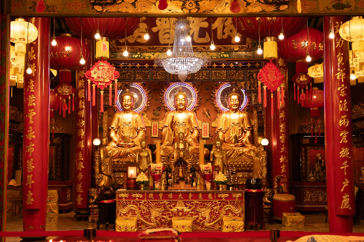 The 15-tonne silver Buddha in the Mahavira Hall, central altar at Jing'an Temple